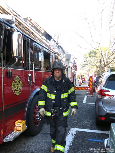 ROPE RESCUE INSTRUCTOR MAKES ROPE RESCUE