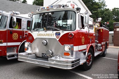 FDNY FFTF-77 Mack, ex-Demarest