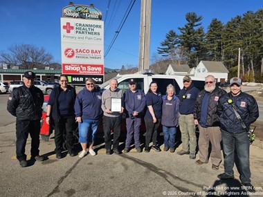 Bartlett Firefighters Association Recognizes Grants Supermarket for Community Support