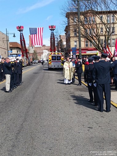 NJ FIREFIGHTERS SALUTE TWO BROTHERS THAT PERFORMED SEARCH & RESCUE OPERATIONS AT THE WORLD TRADE CEN