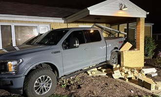 Vehicle Into Structure on Summit Street