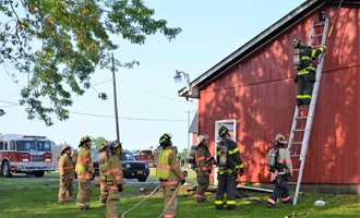 Firefighters make quick knock on barn fire in Lima