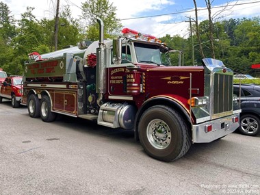 Jackson Twp Vol. Fire Dept 2005 Peterbilt S&S