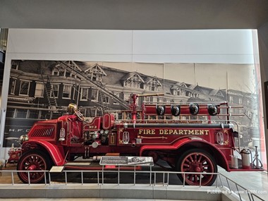 1918 Mack AC Pumper