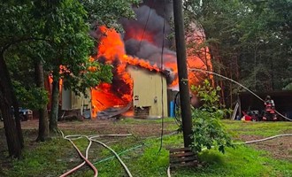 Alloway Crews Contain Working Garage Fire