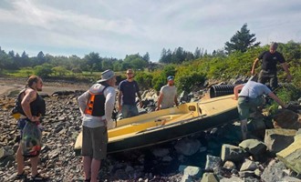 Quick Water Rescue on Algerian Shore: Sailboat Overturn Brings Multi-Agency Response