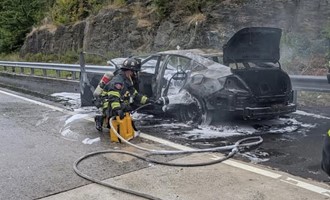 Car fire closes part of Route 25 in Trumbull