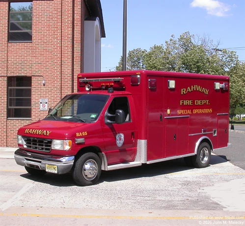 Rahway Special Operations Unit RA-25, 2003 Ford E-450/1992 P.L. Custom Medallion (formerly from Rahway Emergency Squad.)