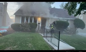 Flames Rolling Overhead: Firefighters Brave Intense Heat Without Hoseline to Save Trapped Resident