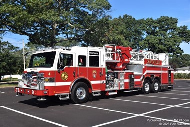 Sayville NY FD New Ascendant Quint
