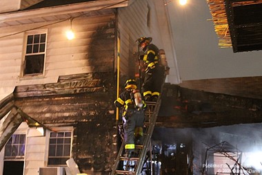Lyndhurst Battles House Fire in Cold Temps