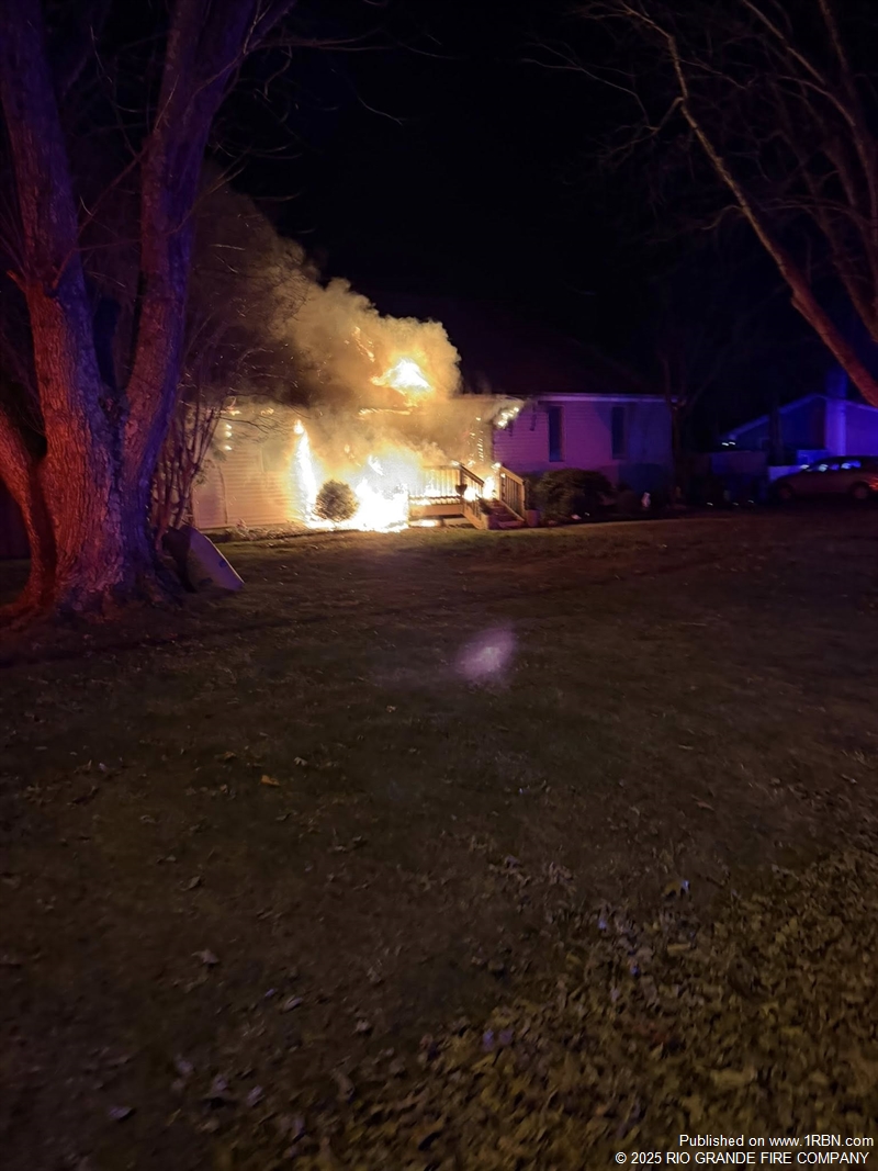 Fire Search Multi-Company Effort Controls Rio Grande Structure Fire