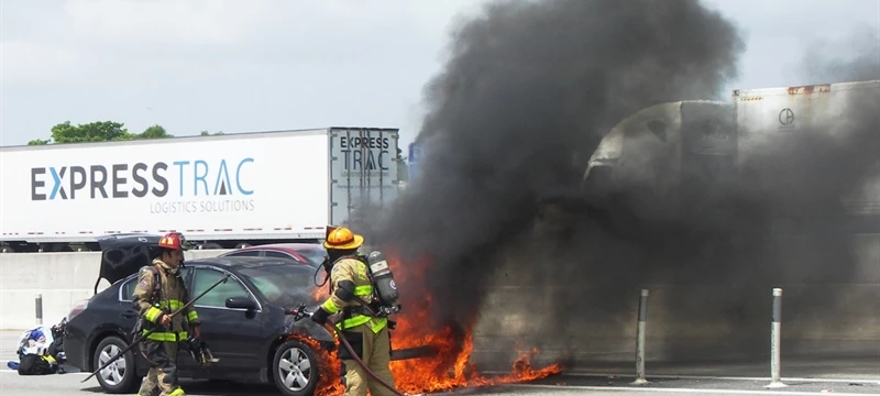 FORT LAUDERDALE CAR FIRE SNARLS I-95 TRAFFIC