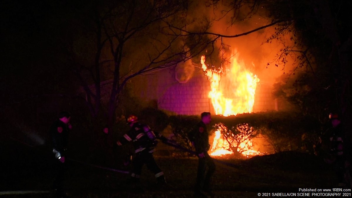 MEMBER ALERTS DEPT TO WORKING FIRE